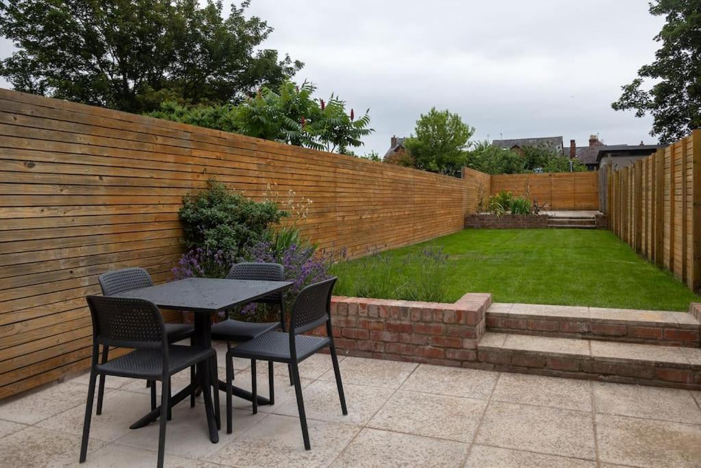Hereford - Clifton Villa - Beautifully Presented House Located A Short Walk From City Centre - Sleeps 6 Guests - Perfect For Exploring Hereford - Hosted By Rentmyhouse Exteriör bild