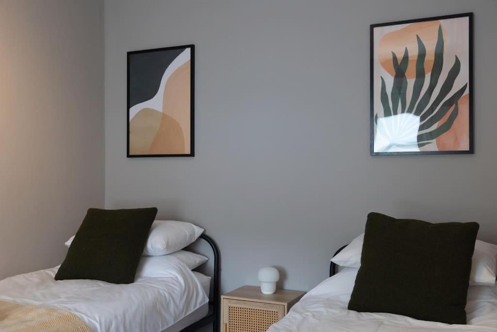 Hereford - Clifton Villa - Beautifully Presented House Located A Short Walk From City Centre - Sleeps 6 Guests - Perfect For Exploring Hereford - Hosted By Rentmyhouse Exteriör bild
