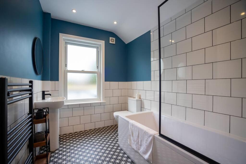 Hereford - Clifton Villa - Beautifully Presented House Located A Short Walk From City Centre - Sleeps 6 Guests - Perfect For Exploring Hereford - Hosted By Rentmyhouse Exteriör bild