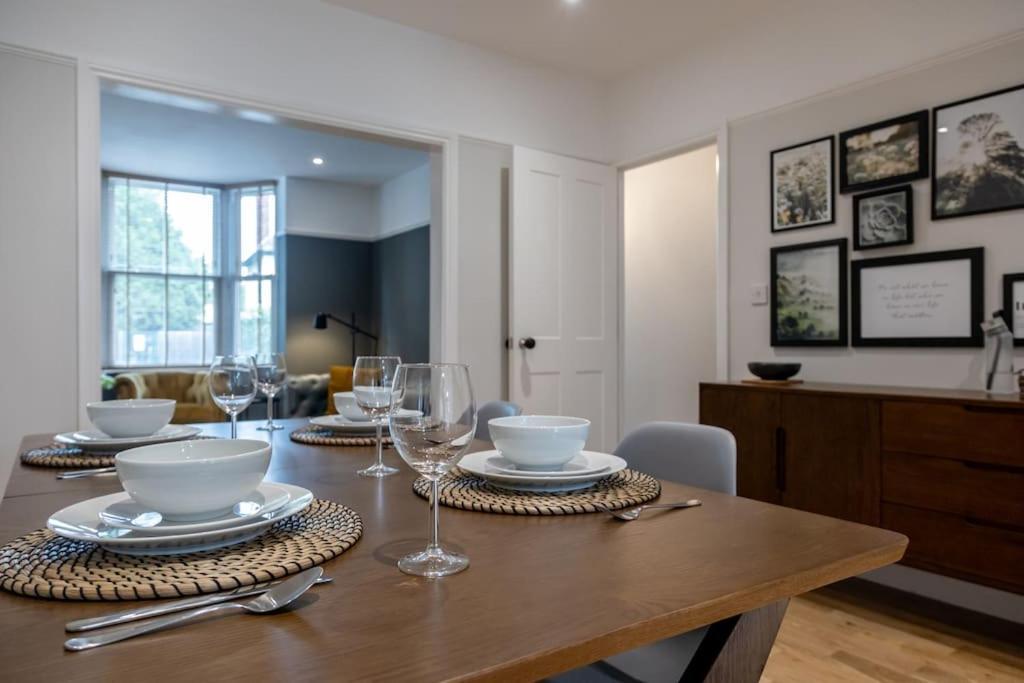 Hereford - Clifton Villa - Beautifully Presented House Located A Short Walk From City Centre - Sleeps 6 Guests - Perfect For Exploring Hereford - Hosted By Rentmyhouse Exteriör bild