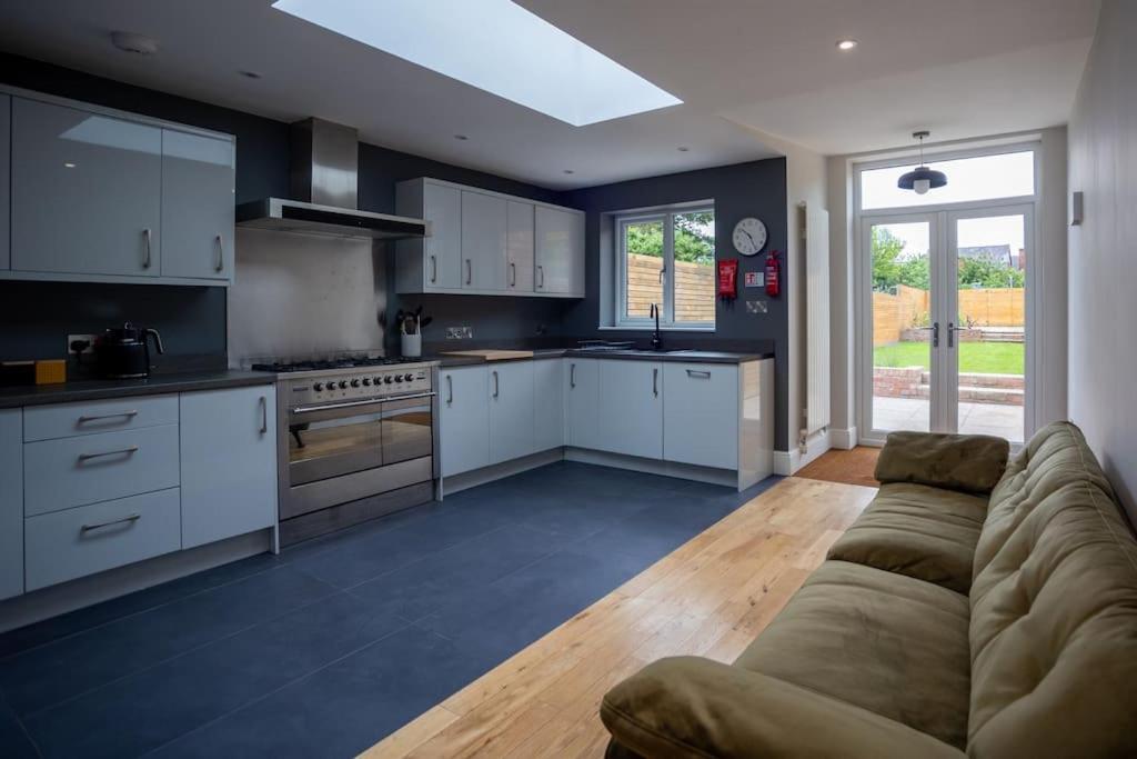 Hereford - Clifton Villa - Beautifully Presented House Located A Short Walk From City Centre - Sleeps 6 Guests - Perfect For Exploring Hereford - Hosted By Rentmyhouse Exteriör bild