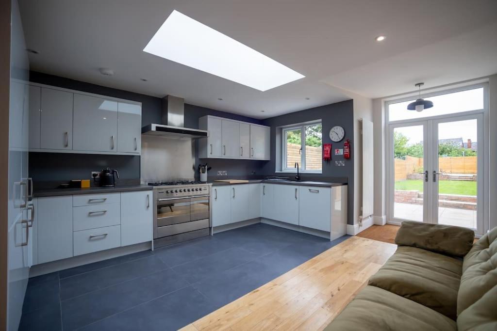 Hereford - Clifton Villa - Beautifully Presented House Located A Short Walk From City Centre - Sleeps 6 Guests - Perfect For Exploring Hereford - Hosted By Rentmyhouse Exteriör bild