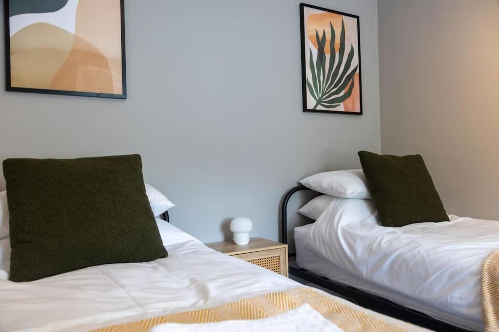 Hereford - Clifton Villa - Beautifully Presented House Located A Short Walk From City Centre - Sleeps 6 Guests - Perfect For Exploring Hereford - Hosted By Rentmyhouse Exteriör bild